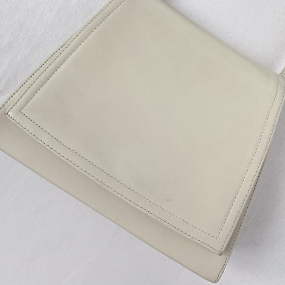 White/Cream Retro-Style Shoulder Bag with Adjustable Strap - Picture 7 of 10